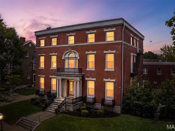 4341 Westminster Place, St Louis, MO 63108