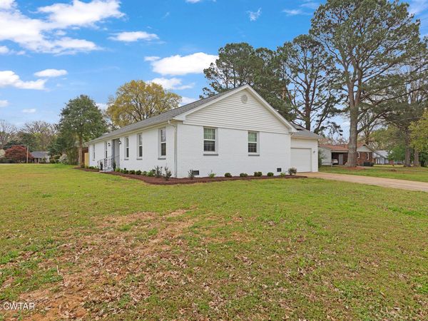 166 Skyridge Drive, Jackson, TN 38305