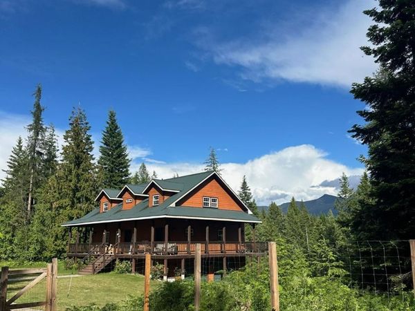 845 Cougar RD, Naples, ID 83847