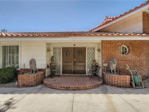 7082 Mira Vista Street , Las Vegas, NV 89120