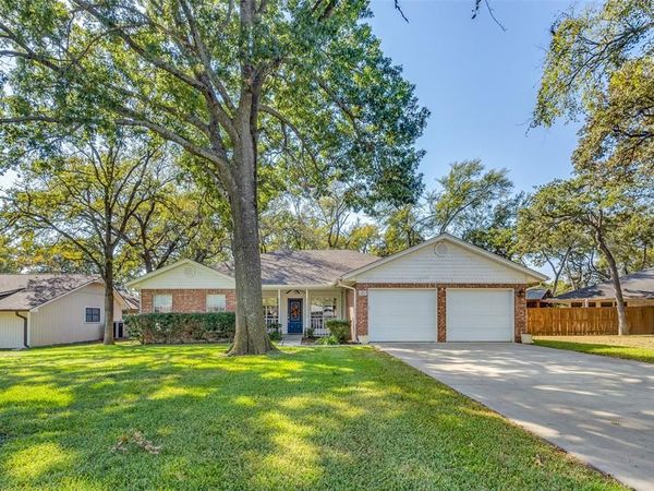 120 Modoc Trail, Lake Kiowa, TX 76240