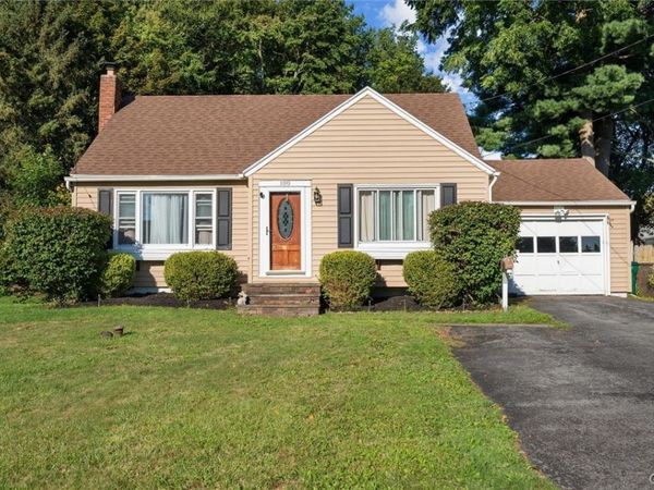 100 Keith Drive, Syracuse, NY 13212