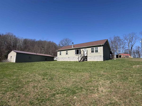 27 Edinburgh Lane, Rivesville, WV 26588