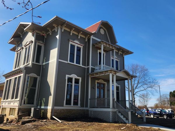 890 W 3rd Street, Dubuque, IA 52002