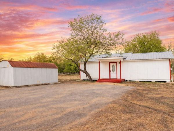 301 Tatum RD, Martindale, TX 78655