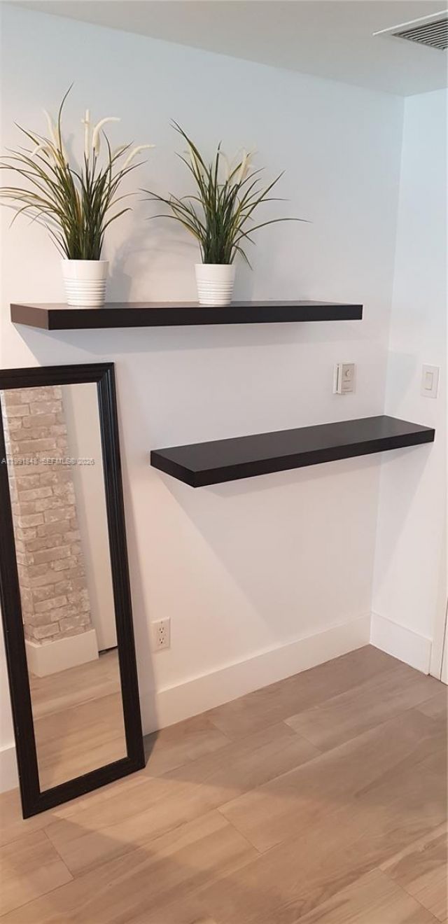 335 S Biscayne Blvd , Unit 1706, Miami, FL 33131 Photo