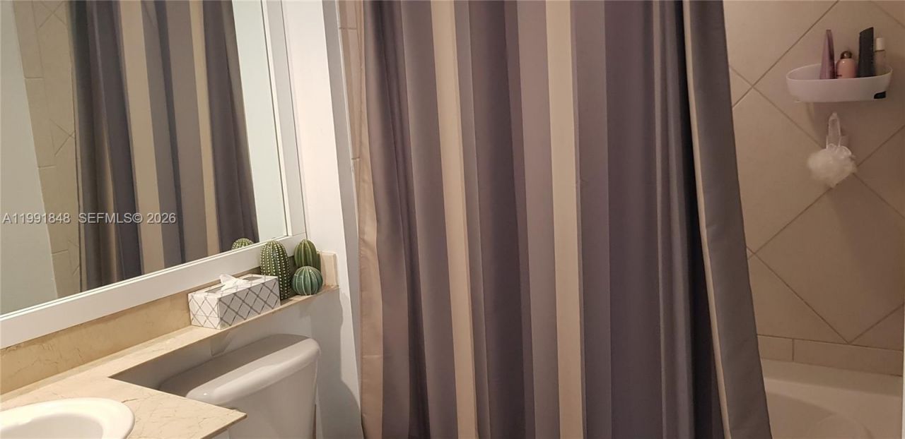 335 S Biscayne Blvd , Unit 1706, Miami, FL 33131 Photo