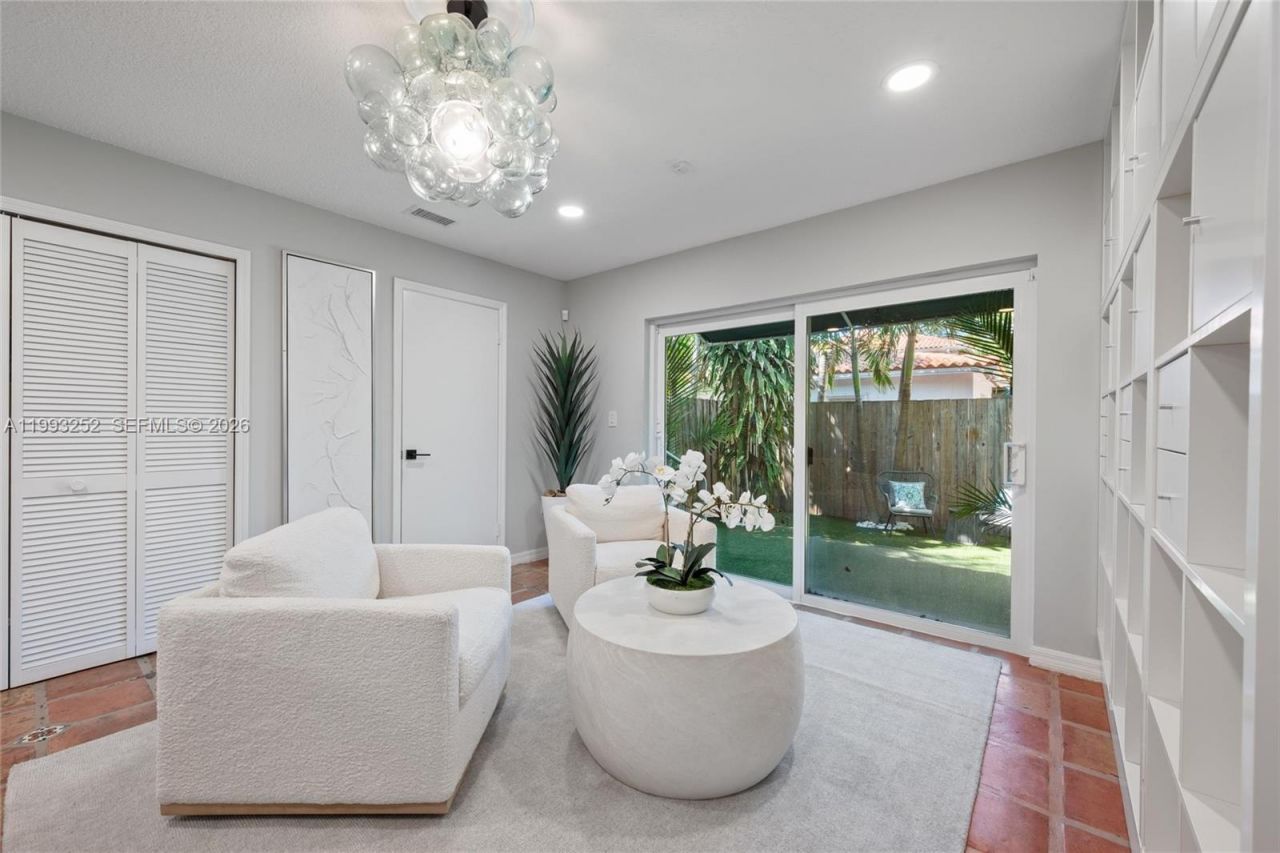 3274 Gifford Ln , Miami, FL 33133 Photo