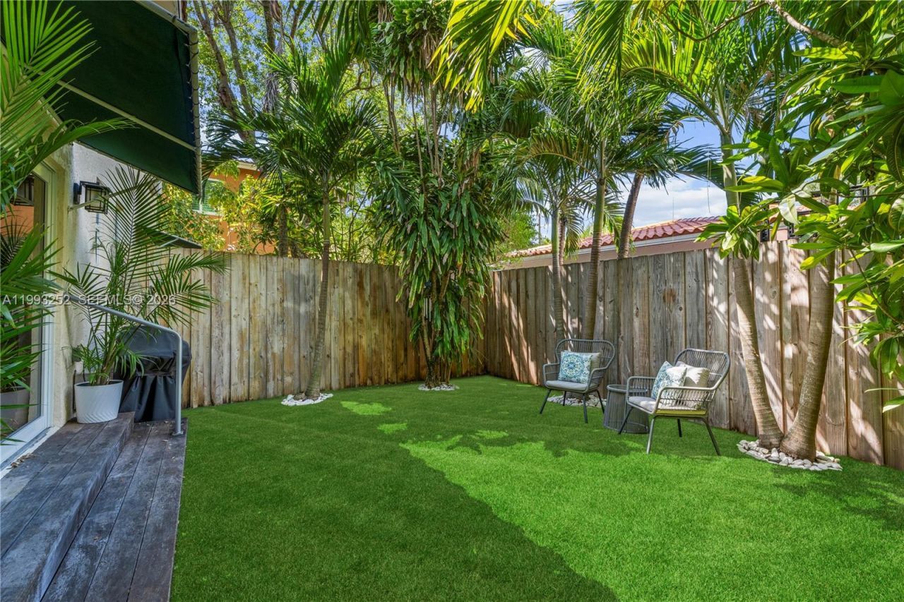 3274 Gifford Ln , Miami, FL 33133 Photo