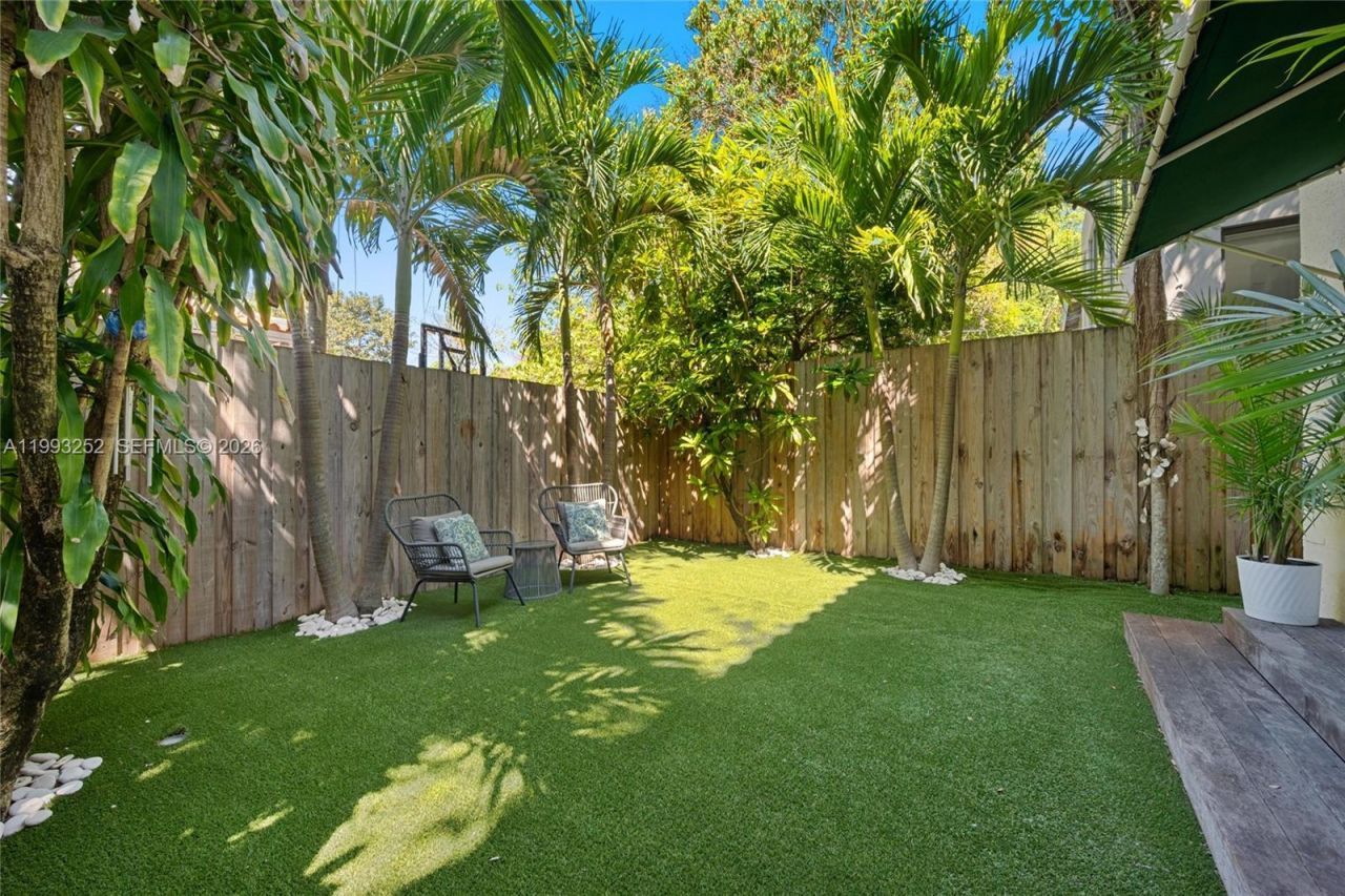 3274 Gifford Ln , Miami, FL 33133 Photo