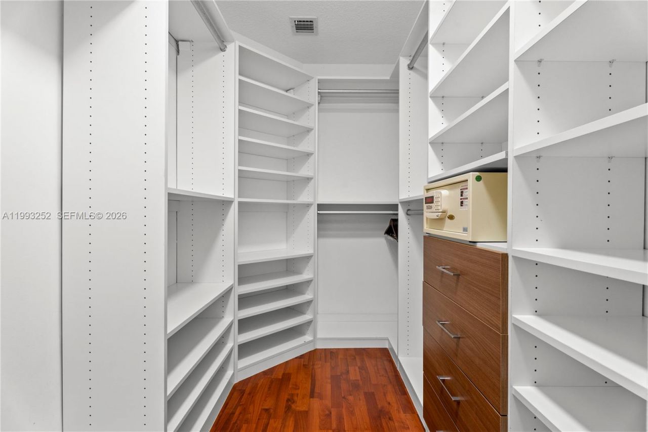 3274 Gifford Ln , Miami, FL 33133 Photo