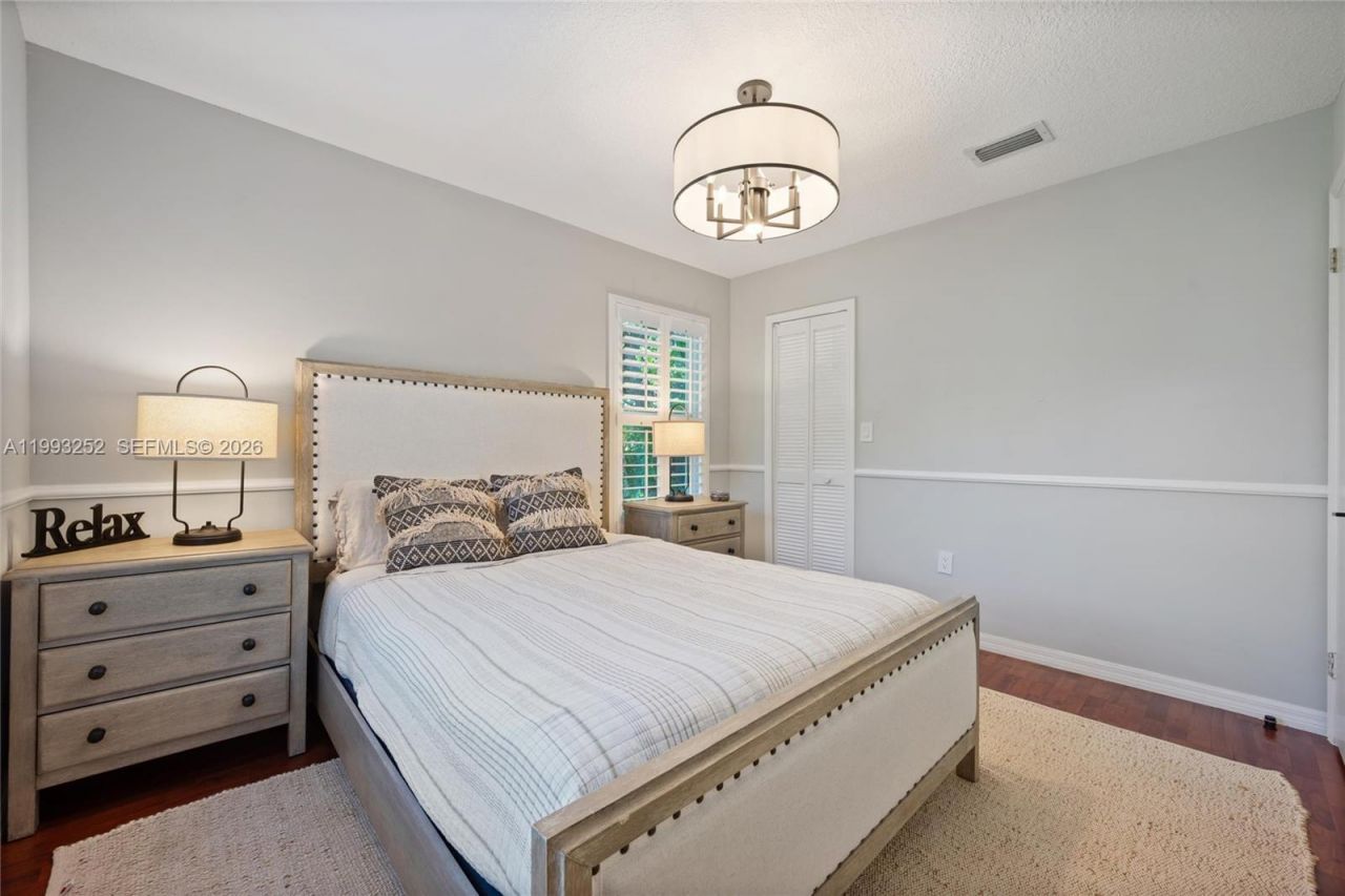 3274 Gifford Ln , Miami, FL 33133 Photo