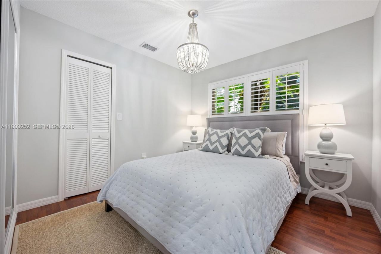 3274 Gifford Ln , Miami, FL 33133 Photo