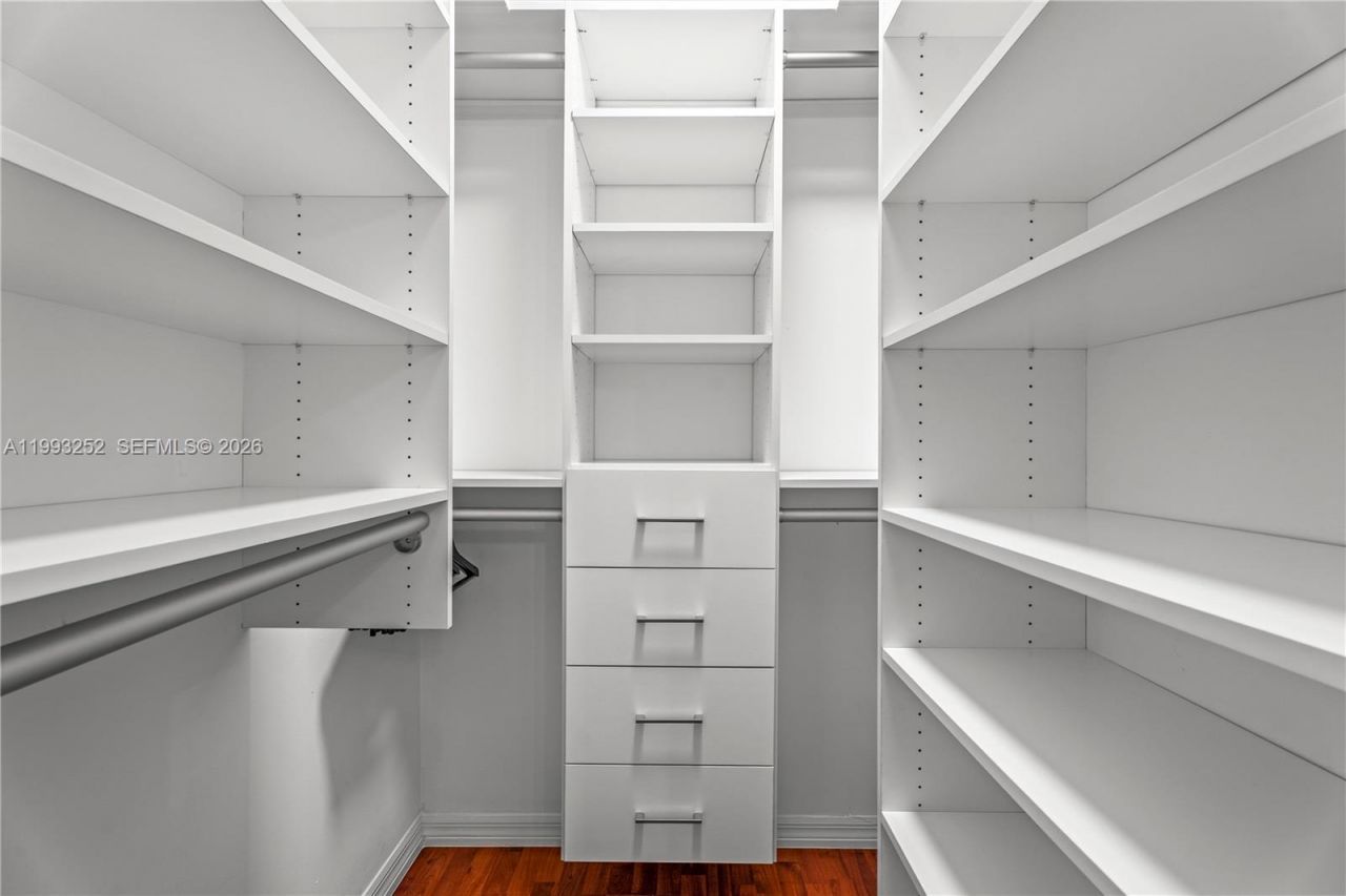 3274 Gifford Ln , Miami, FL 33133 Photo