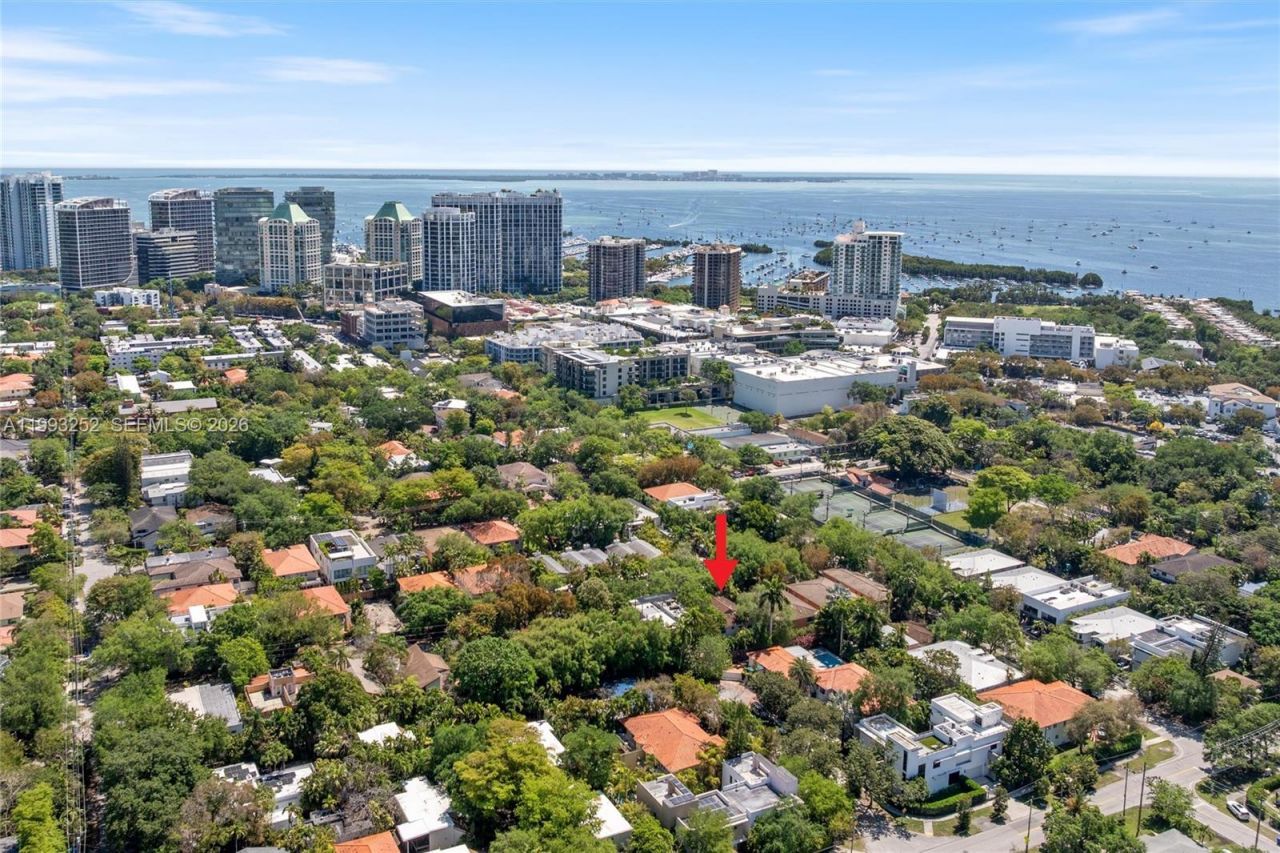 3274 Gifford Ln , Miami, FL 33133 Photo