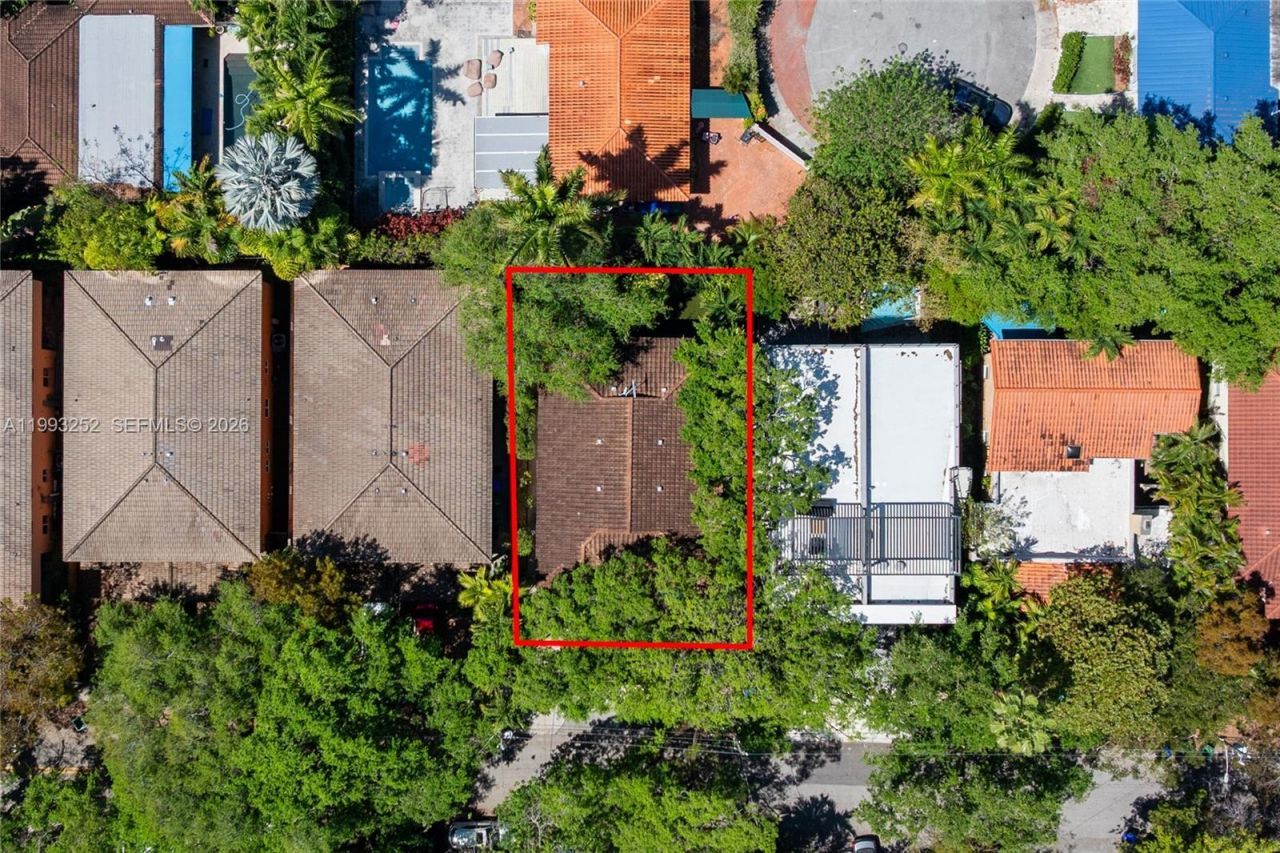 3274 Gifford Ln , Miami, FL 33133 Photo