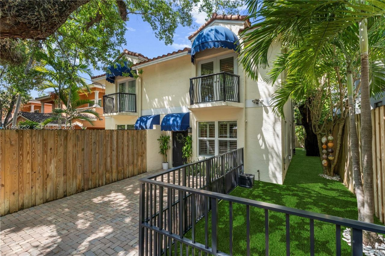 3274 Gifford Ln , Miami, FL 33133 Photo