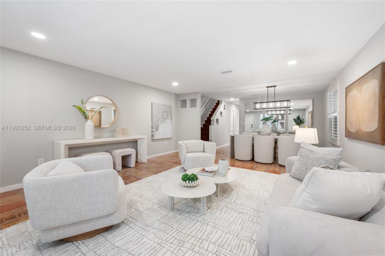 3274 Gifford Ln , Miami, FL 33133 Photo