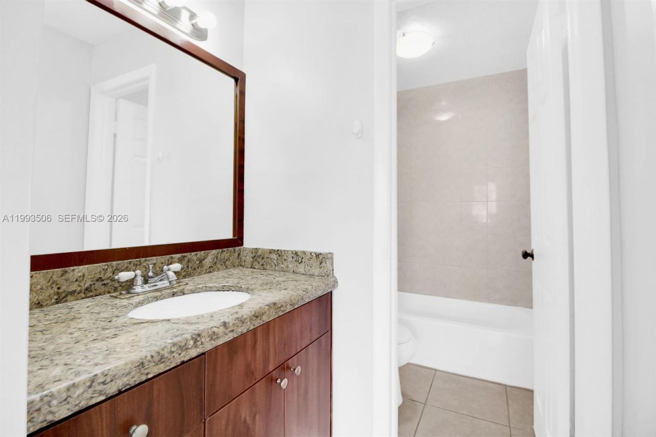 9730 Hammocks Blvd, Unit 203-28, Miami, FL 33196 Photo