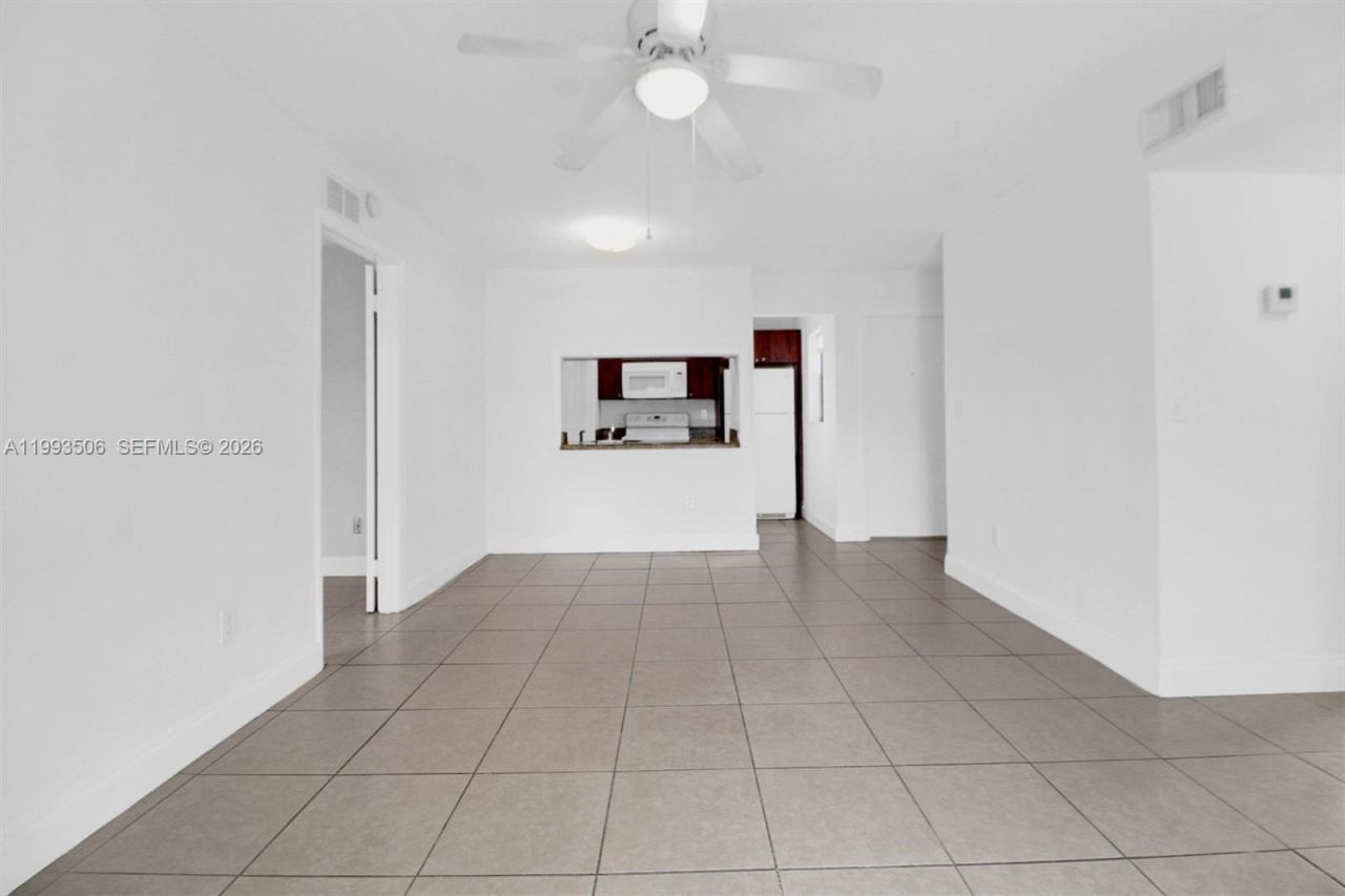 9730 Hammocks Blvd, Unit 203-28, Miami, FL 33196 Photo