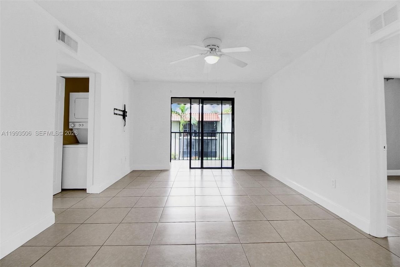 9730 Hammocks Blvd, Unit 203-28, Miami, FL 33196 Photo