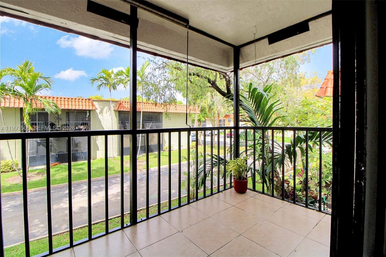 9730 Hammocks Blvd, Unit 203-28, Miami, FL 33196 Photo
