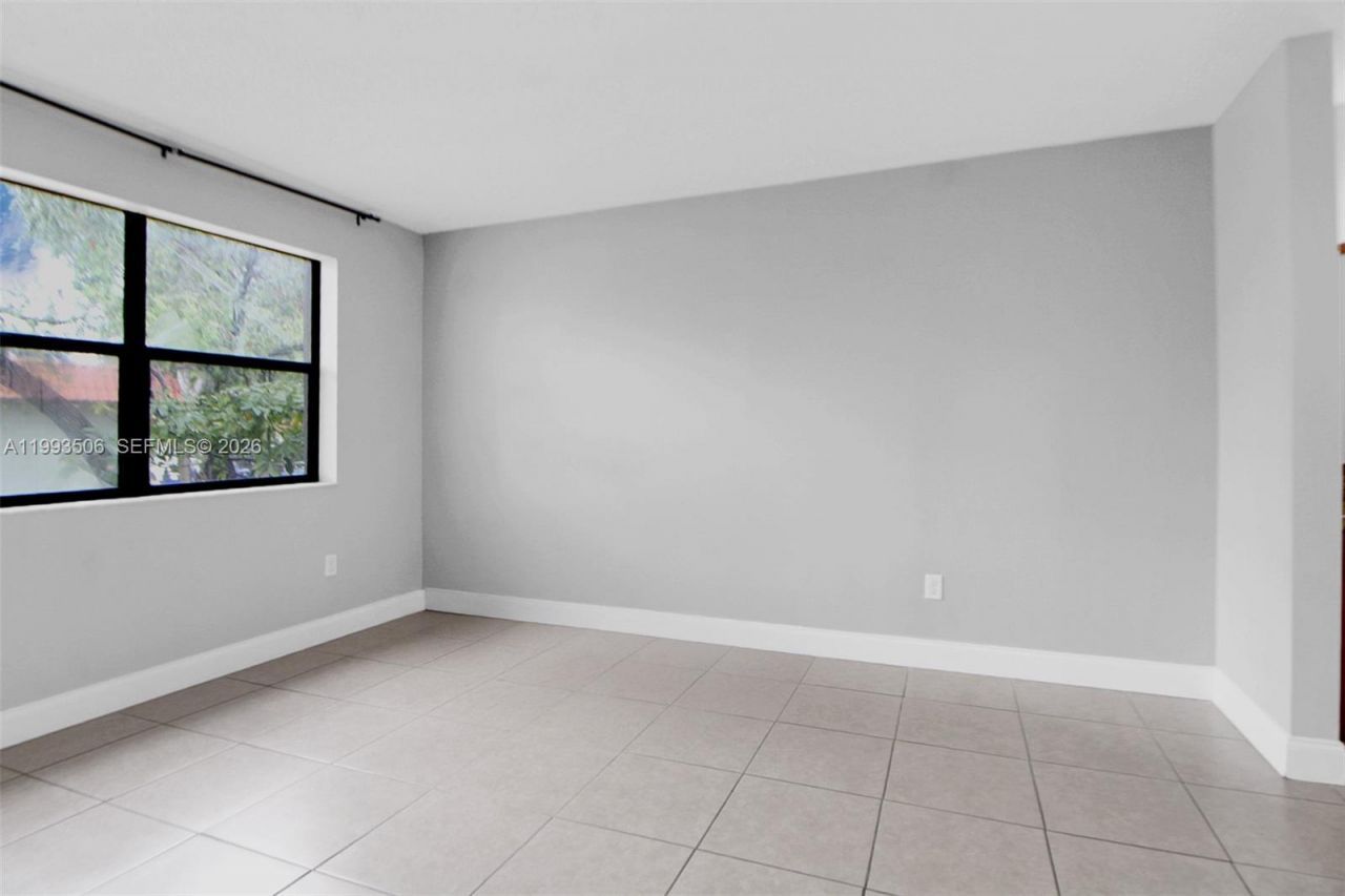 9730 Hammocks Blvd, Unit 203-28, Miami, FL 33196 Photo