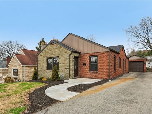 300 Patricia Dr, Ellwood City, PA 16117