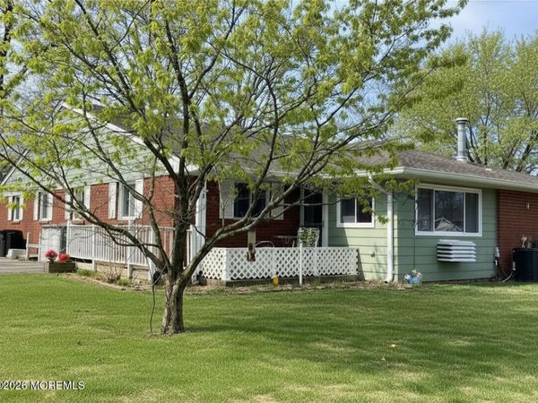 11 B Lark Street, Manchester, NJ 08759