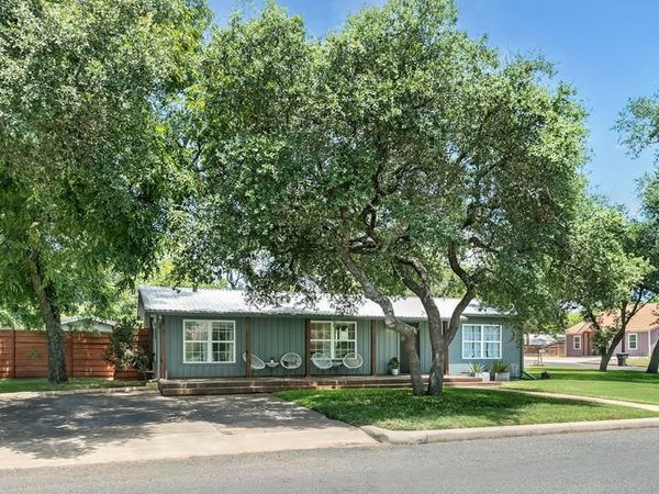 912 Apple, Fredericksburg, TX 78624