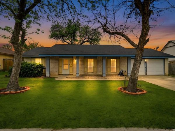 5818 Burgoyne St, San Antonio, TX 78233