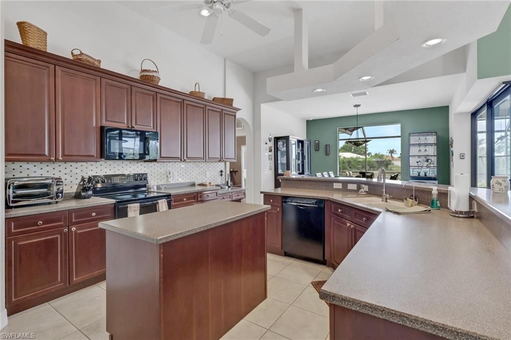 2102 NE 22nd Ave, Cape Coral, FL 33909 Photo
