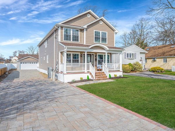 28 Vanderbilt Avenue , Babylon, NY 11702