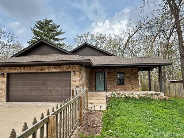 1025 Jackson Avenue , Tahlequah, OK 74464