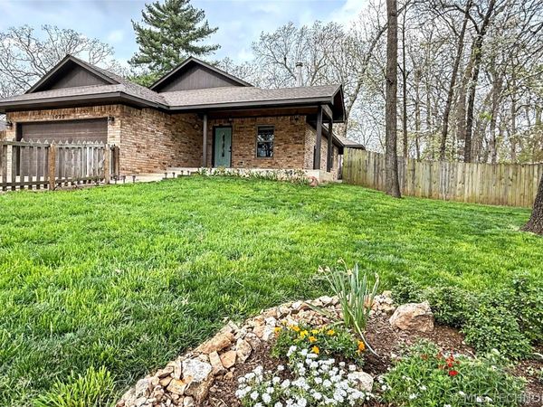 1025 Jackson Avenue , Tahlequah, OK 74464