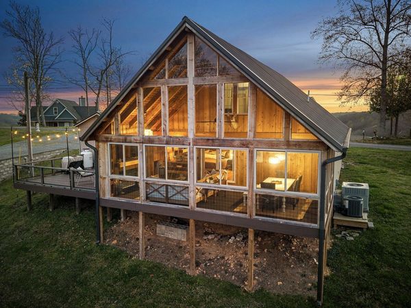 446 Oak Dr , Smithville, TN 37166