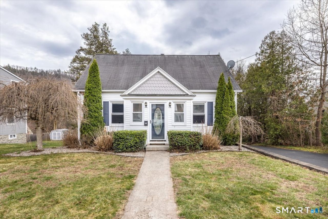 22 Avenue B, Beacon Falls, CT 06403 Main Photo