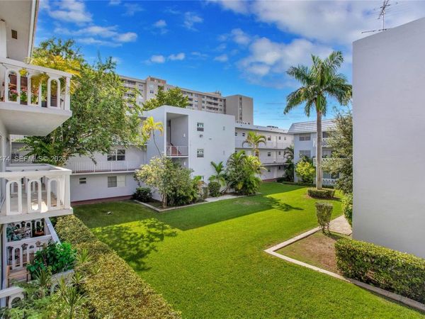 100 Edgewater Dr , Unit 207, Coral Gables, FL 33133