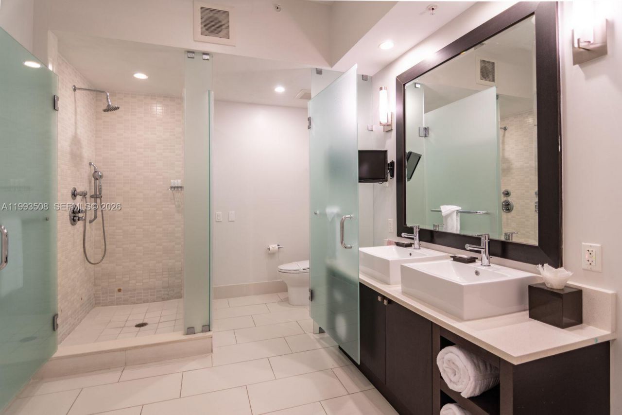 5300 NW 87th Ave, Unit 404, Doral, FL 33178 Photo