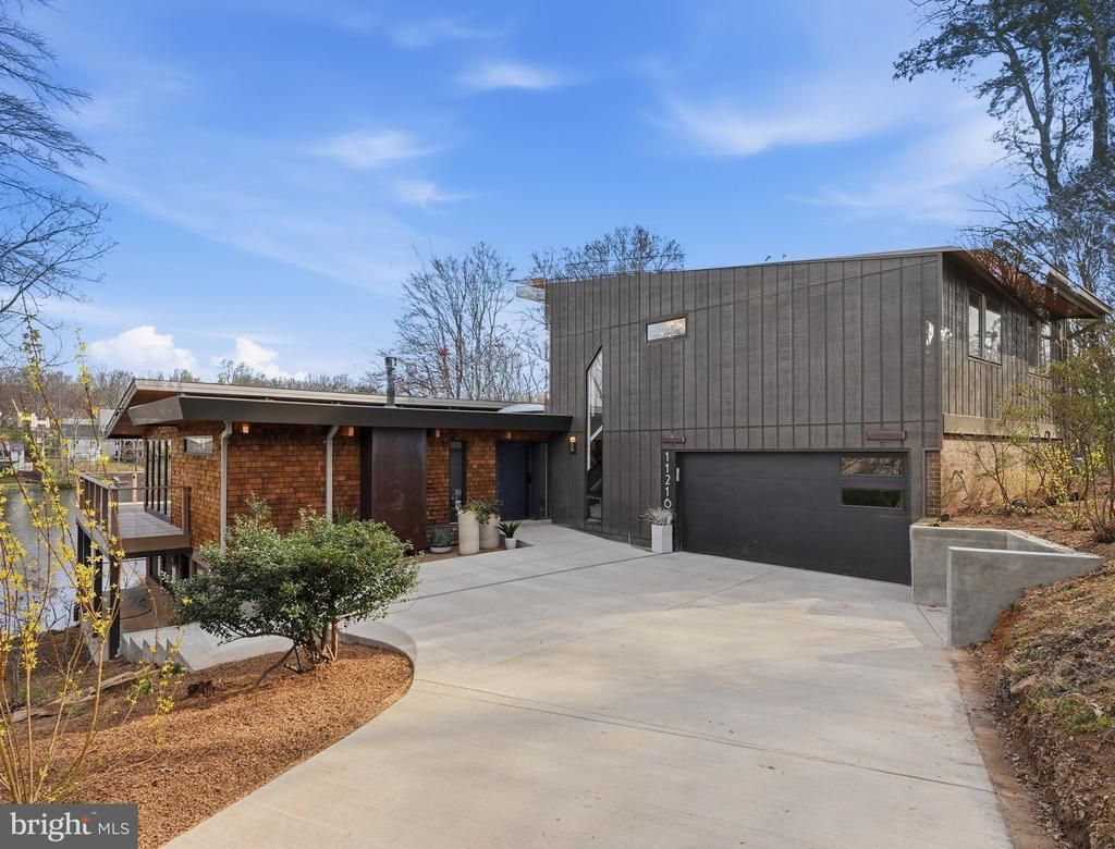 11216 S SHORE ROAD, RESTON, VA 20190