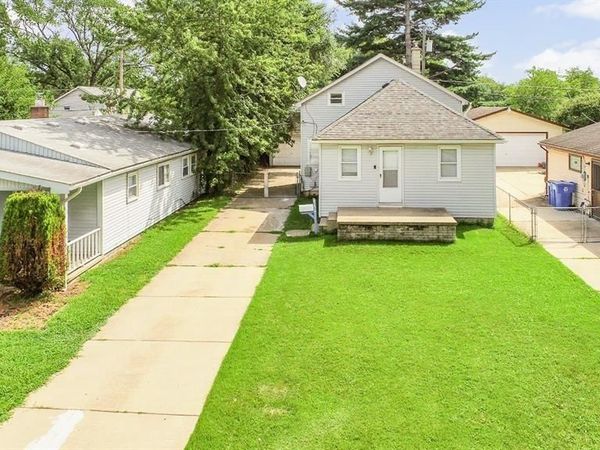 8676 Robindale Avenue , Dearborn Heights, MI 48127