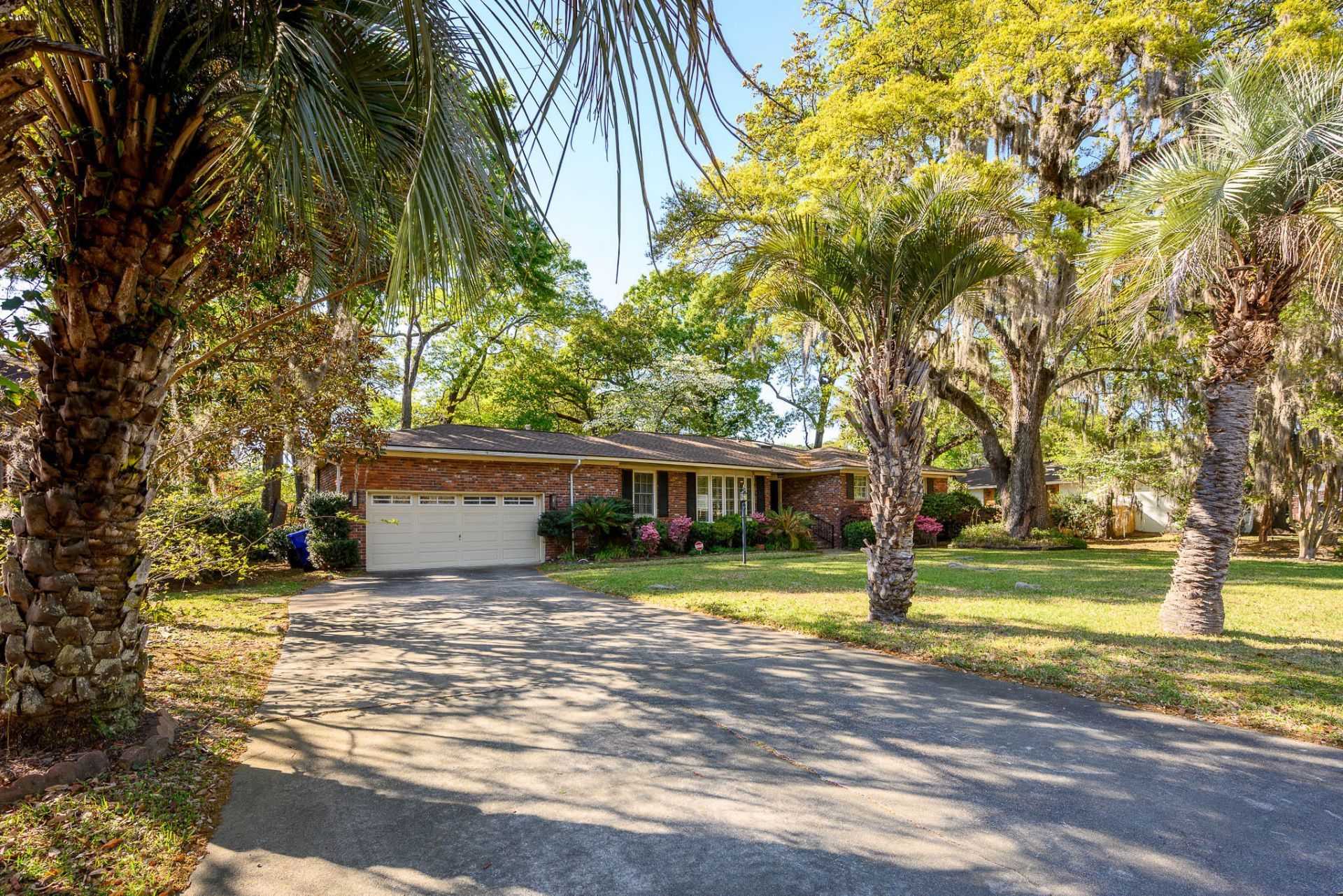 1867 Rugby Lane Photo 4