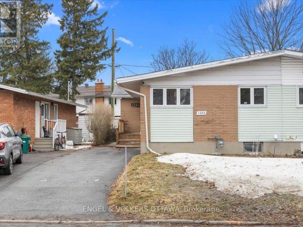 1332 Henry Farm Drive, Ottawa, ON K2C2E4