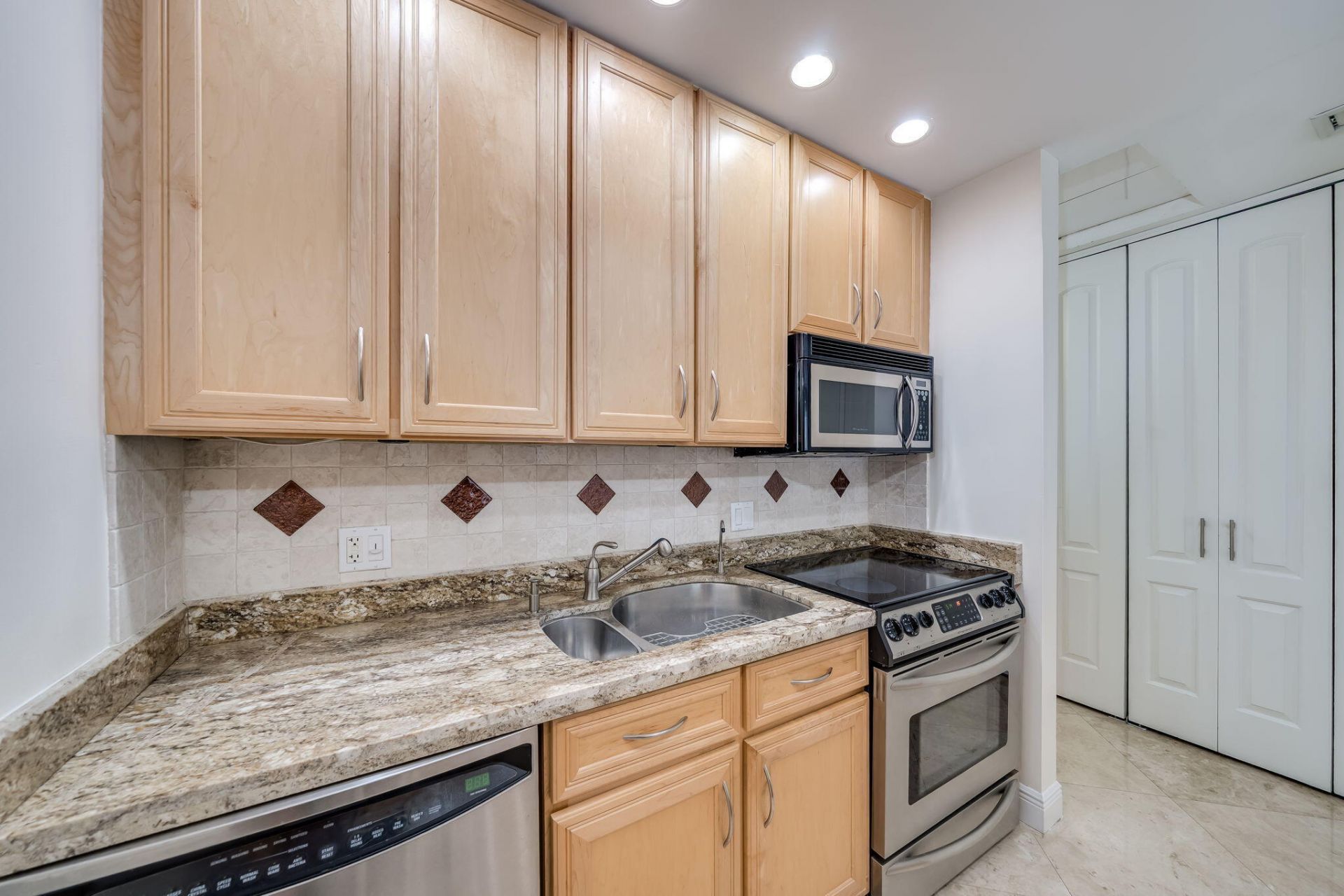 405 N Ocean Boulevard, Unit 122, Pompano Beach, FL 33062 Photo