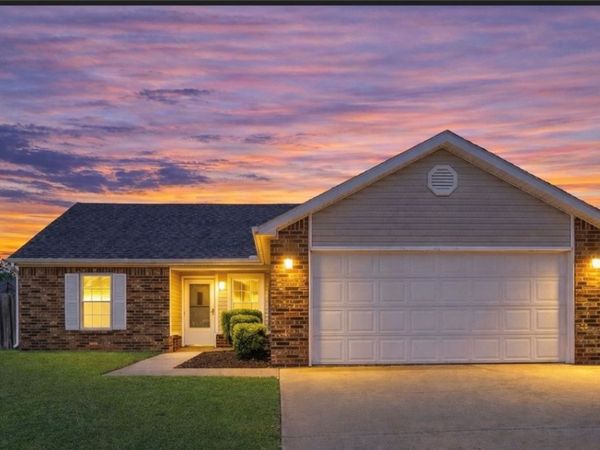 1415 S Camellia Lane, Fayetteville, AR 72704