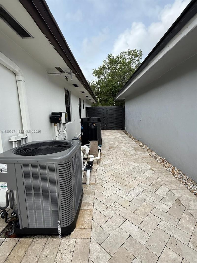 725 NW 135th Ct , Miami, FL 33182 Photo