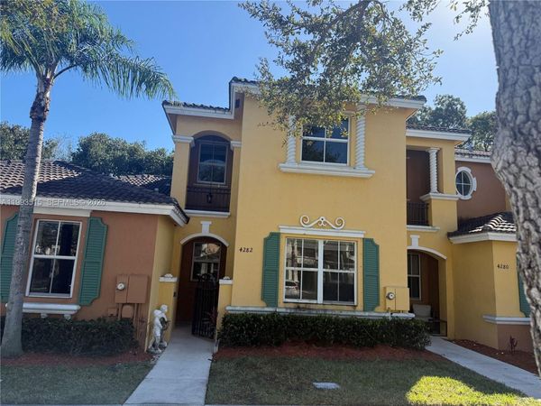 4282 NE 9th St , Homestead, FL 33033