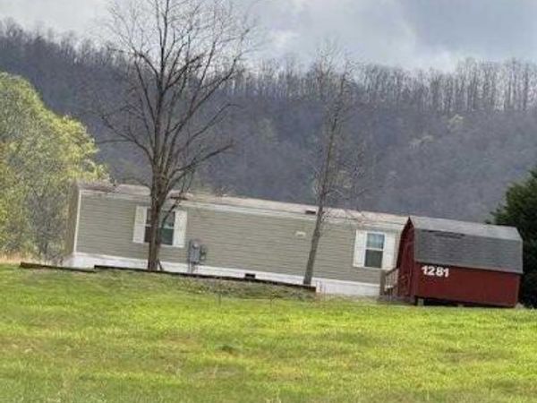 1281 NE Lawrence Smith Road, Hayesville, NC 28904