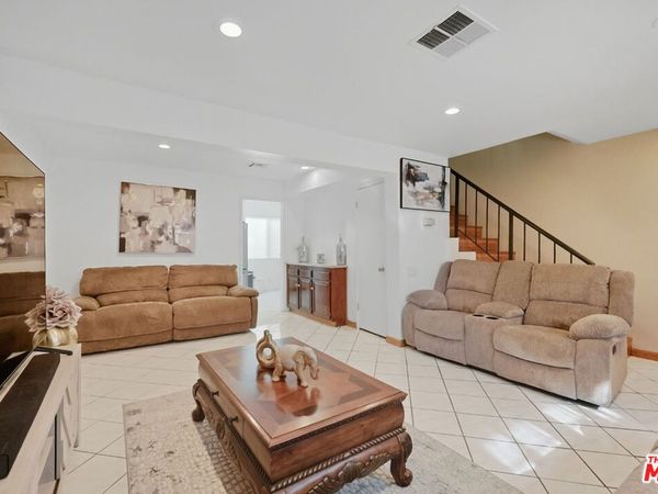 7422 Hazeltine Avenue, Unit 3, Van Nuys, CA 91405