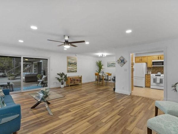 2517 Navarra Drive, Unit 1B, Carlsbad, CA 92009